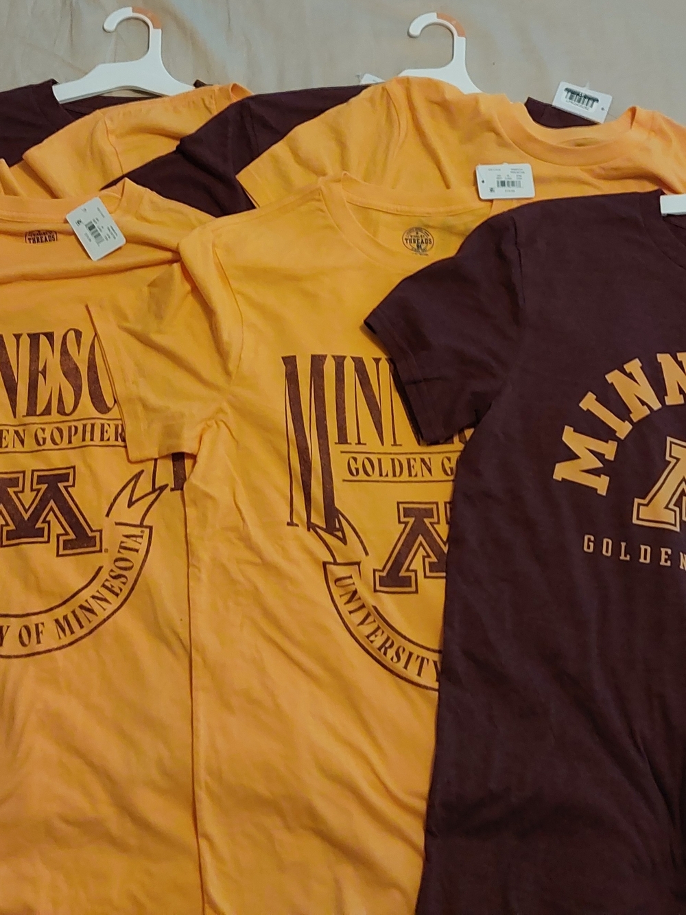 8 Sz Small UOFM GOLDEN GOPHERS Rivalry Threads Short Sleeve Tee in Gold & Maroon